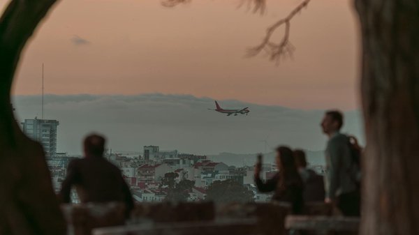 Explorer Les Lointains