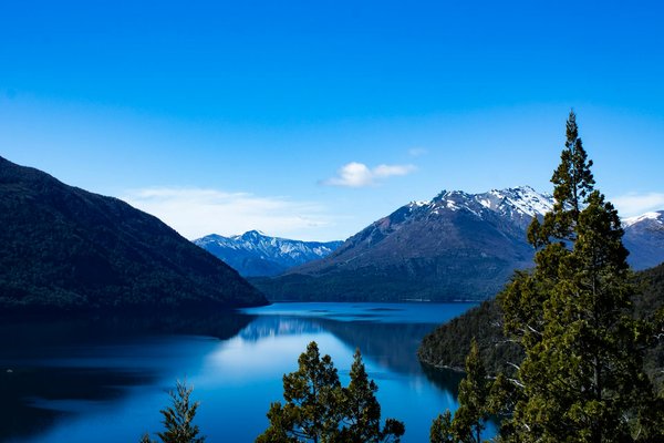 Explorer Les Lointains